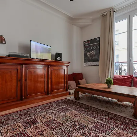 Apartment Bel Proche Palais Des Glaces Et Musee Grevin Republique Paris