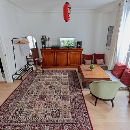 Bel Proche Palais Des Glaces Et Musee Grevin Republique Parigi