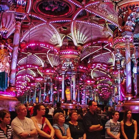 Bel Proche Palais Des Glaces Et Musee Grevin Republique * パリ