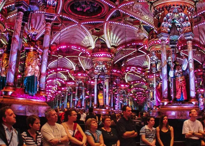 Bel Proche Palais Des Glaces Et Musee Grevin Republique * Paris